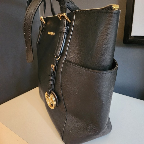 COPY - Micheal Kors Shoulder Bag - Picture 2 of 11